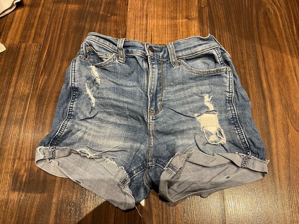 Hollister Damen Jeans Ulrahigh rise 24 XXS Pants Shorts TOP in Hemmingen