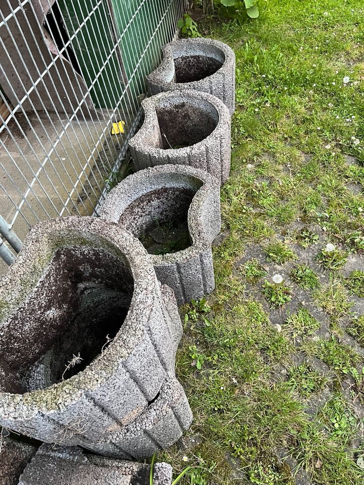 Pflanzsteine groß / Böschungssteine grau / Kübel Garten Terrasse in Rommerskirchen