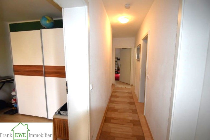 40595 Hellerhof - Einfamilienhaus plus Einliegerwohnung und 2 Garagen in Düsseldorf