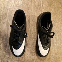 Jungen Nike Fußballschuhe Schuhe Fussballschuhe  Größe 35 Niedersachsen - Großheide Vorschau