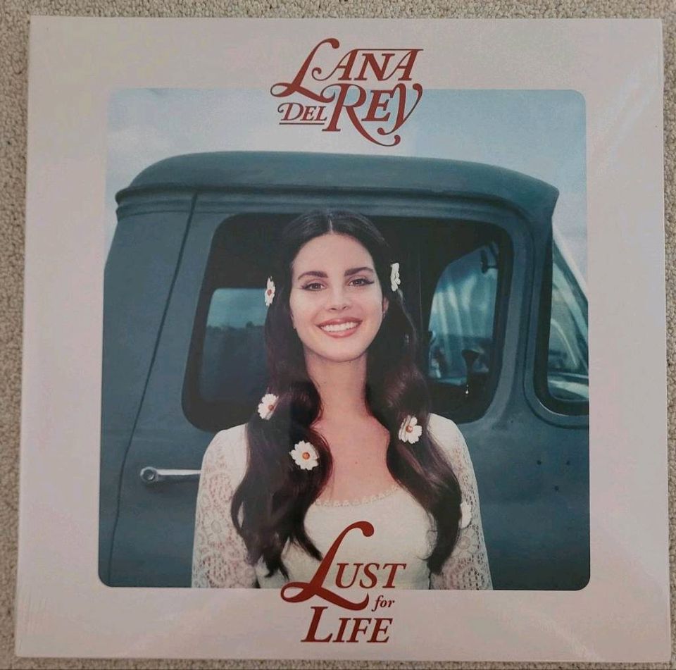 Lana Del Rey Mispress Lust for Life & Candy Necklace Vinyl in Berlin