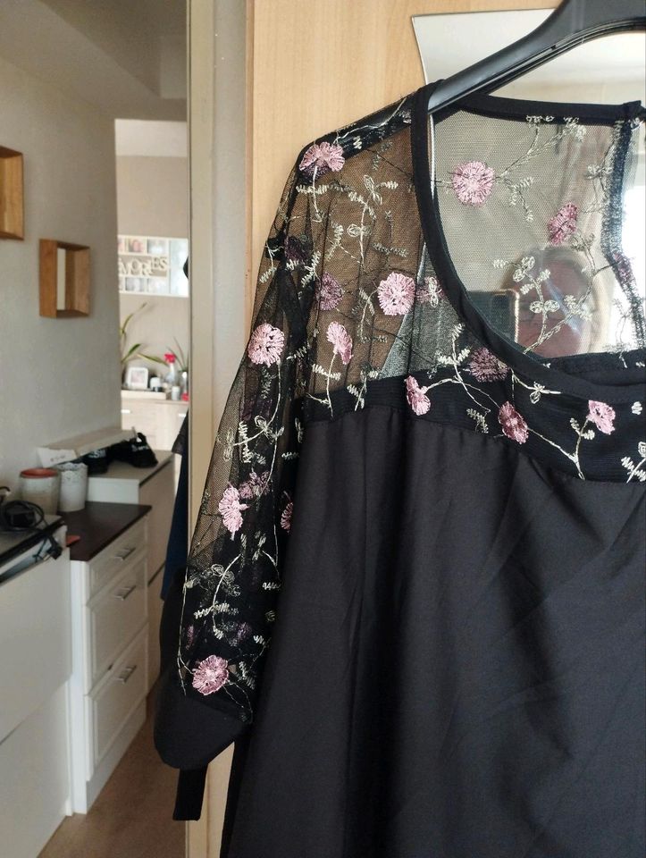 Shein Curve 4 Xxl schwarz mit Blumen in Kassel