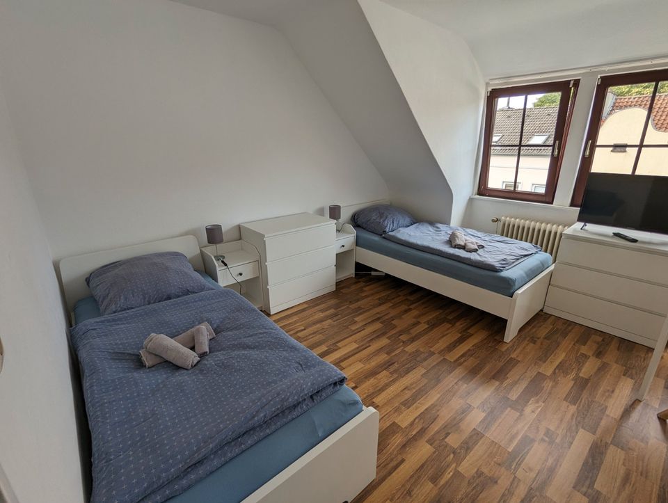 Neue sehr moderne Monteurwohnung, super Lage, bis 6 Pers, Parkpl. in Nienburg (Weser)