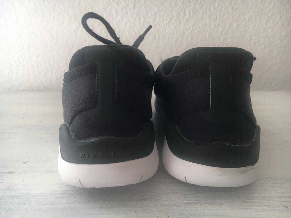 Nike Turnschuhe, Sneaker, Sportschuhe  38 schwarz/weiß in Frankfurt am Main