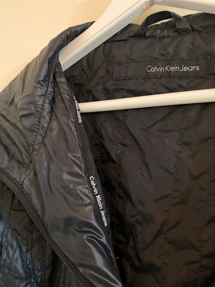 Jacke Calvin Klein in Freiburg im Breisgau