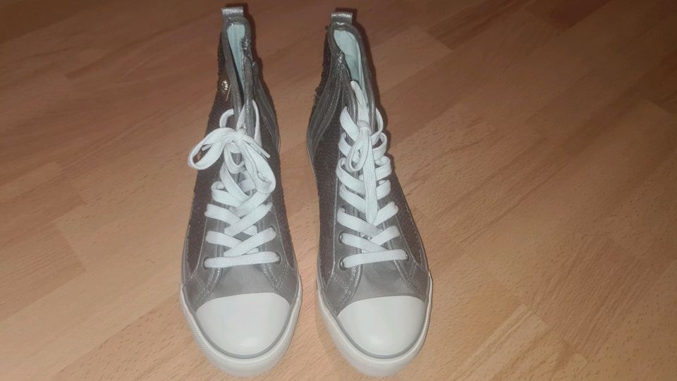 Damen Schuhe Gr.39, 1x Pailletten silber, 1x chrome Heidi Klum in Lübeck