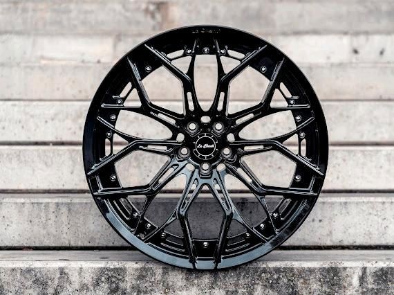 21 Zoll FORGED CONCAVE Felgen AMG GT 4-Türer GT63 S / BMW M5 M8 in Uhingen