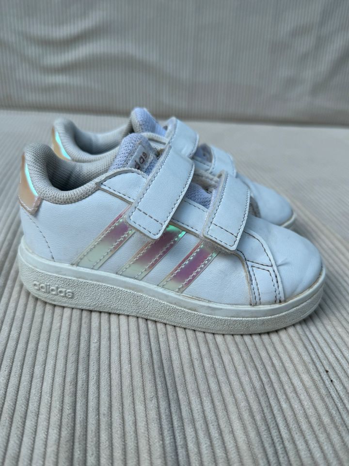 Kinder, Adidas Sneakers in Köln