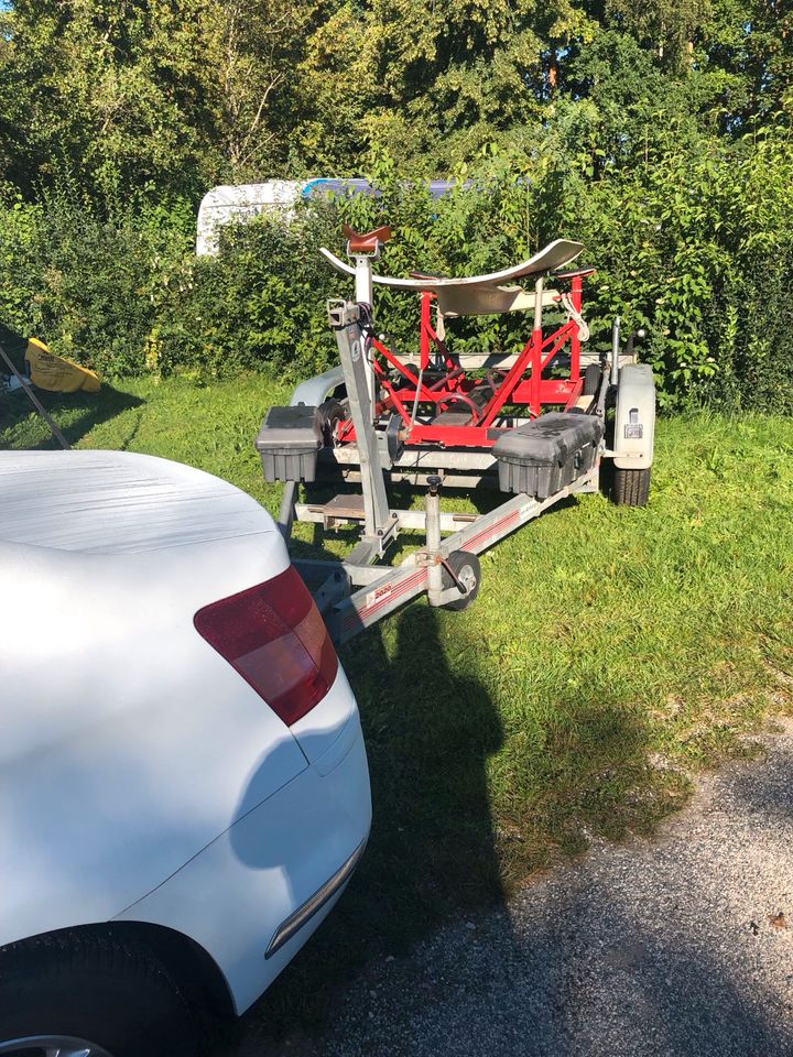 Segelbootanhänger mit Slipwagen Harbeck BT2000 Dehler 22 in Nürnberg (Mittelfr)