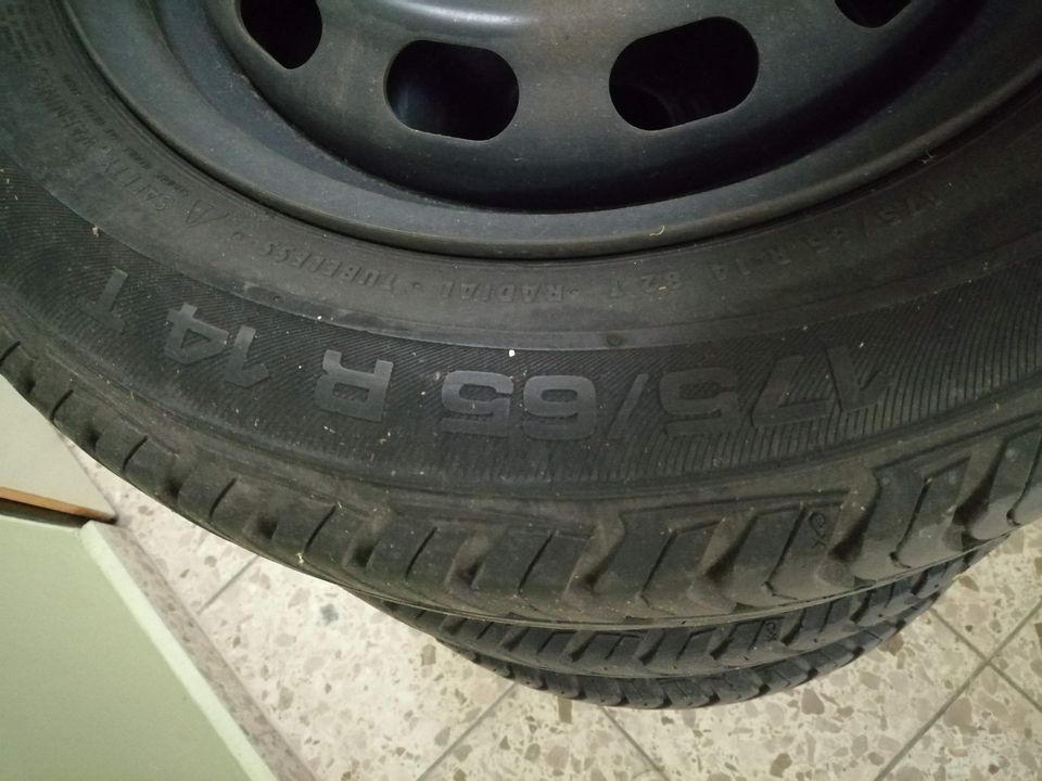 4 Winterreifen 175/65 R 14 Uniroyal mit Stahlfelgen in Hannover