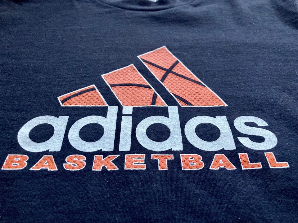 ADIDAS Basketball Shirt - Vintage Made in Canada Ungetragen in Berlin