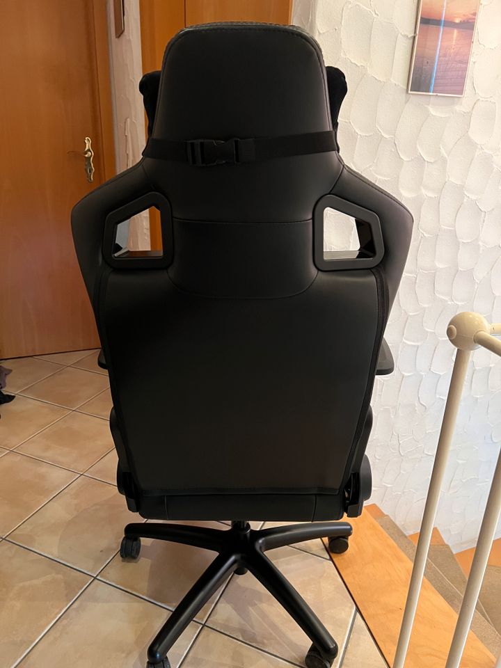 noblechairs EPIC Echtleder Gaming Stuhl - schwarz in Osterode am Harz