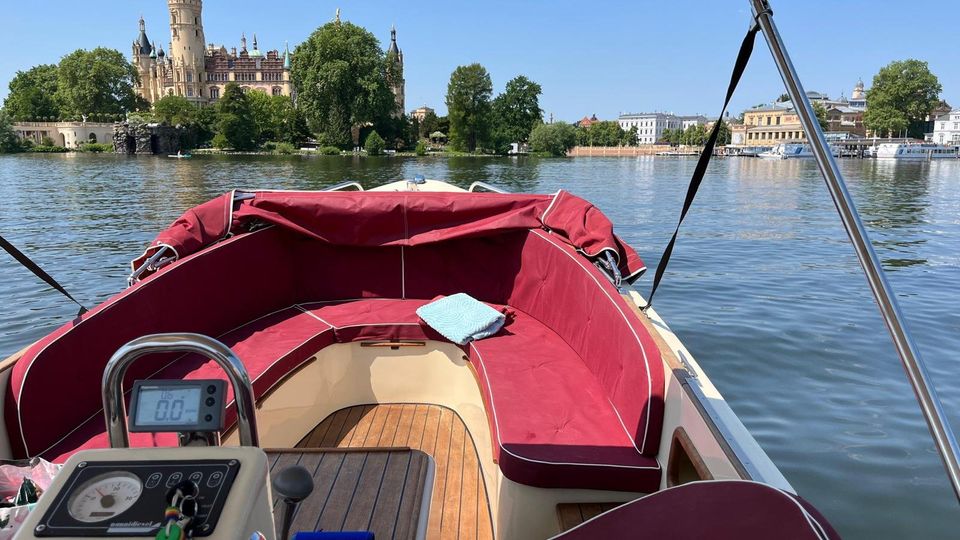 Boot Schaluppe zur Miete Schwerin, auch führerscheinfrei in Schwerin