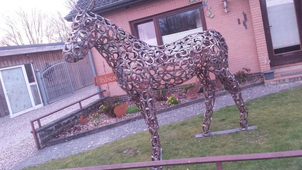 Hufeisenpferd Deko Pferd Skulptur Statue Edelrost lebensgröße in Silberstedt