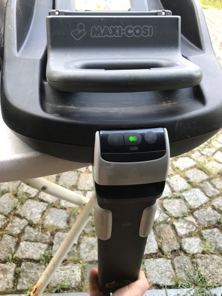 Maxi Cosi Family Fix Isofix Basistation (2 vorhanden) in Meuselwitz