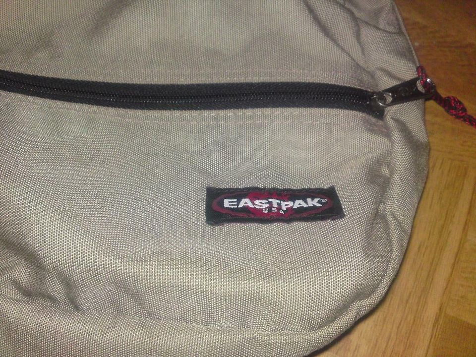 Eastpack Tasche/ Eastpack umhängetasche/ Eastpack in Aachen