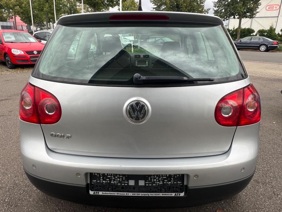 Volkswagen Golf V Lim. Tour*Leichtmetallräder*Klimaautom. in Leipzig
