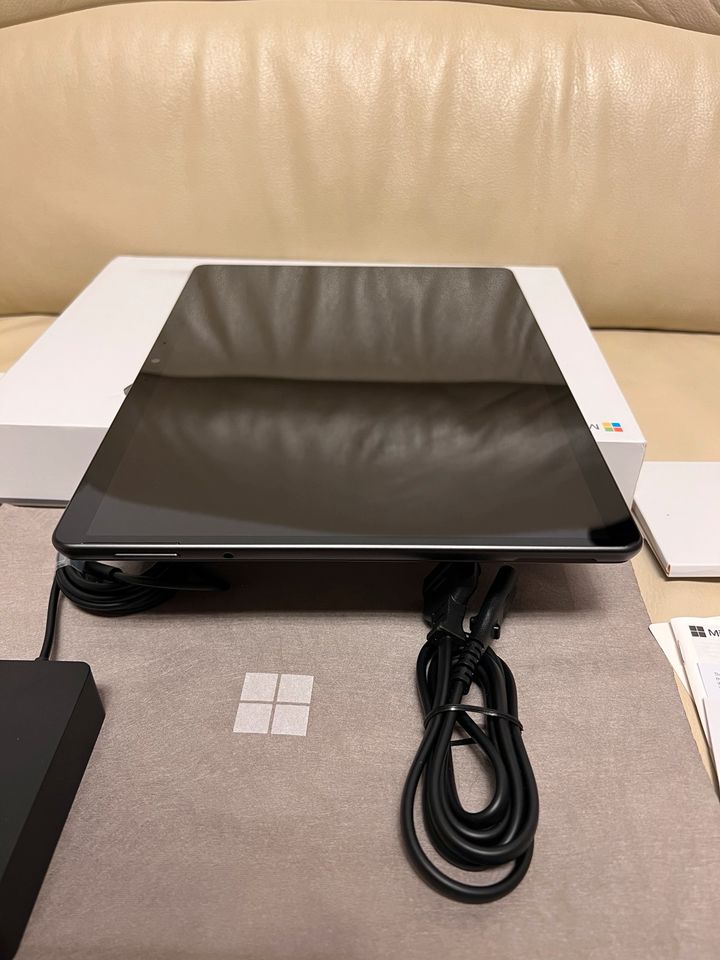 Microsoft Surface Pro 8, Wie Neu. Intel Core i5-8GB-256GB. in Rostock