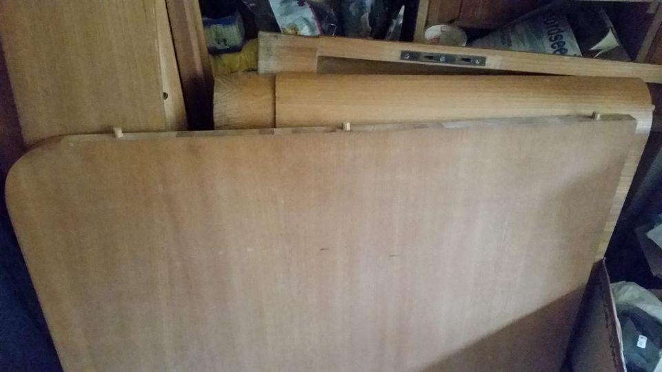 Doppelbett aus Holz, Eigenanfertigung vom Möbeltischler in Halle