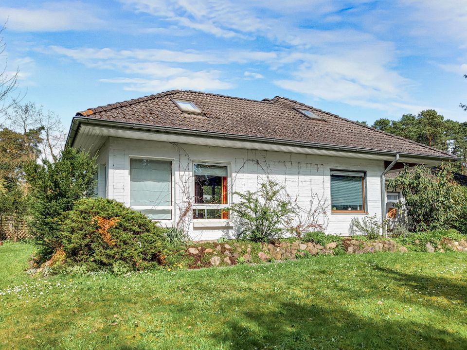 Bungalow mit Keller und Garage auf großem Grundstück in Gifhorn