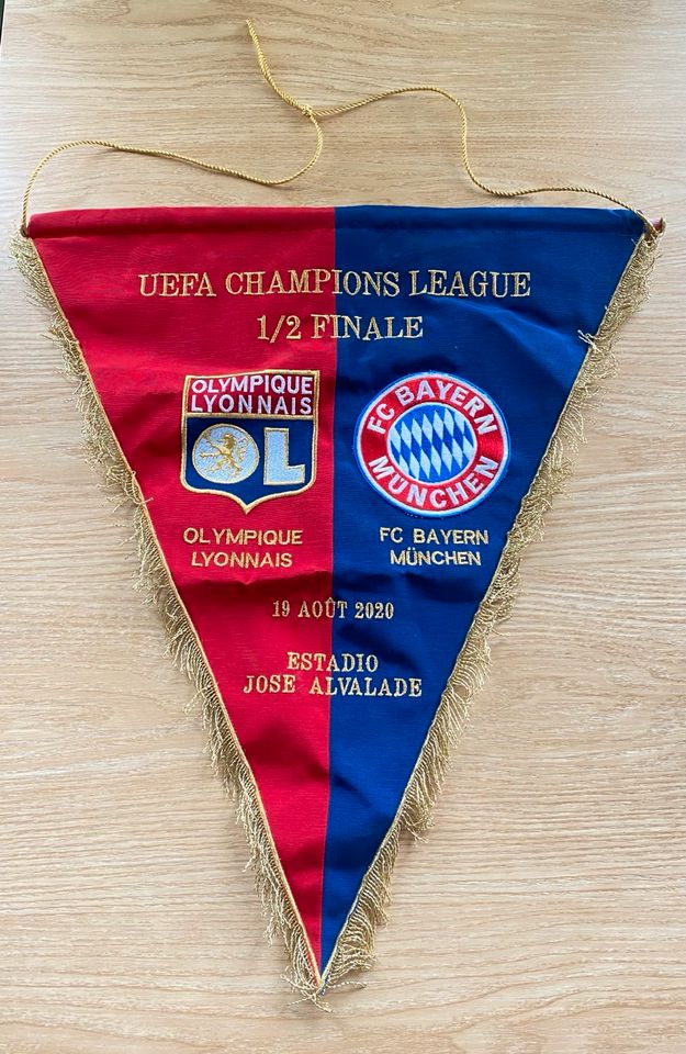 Original Wimpel UEFA Champions League 1/2 Finale - Bayern -OL in Frankfurt am Main