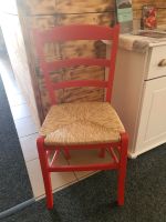 4 Rote Holz Stühle im sehr guten Zustand zu verkaufen Bayern - Neuburg a.d. Donau Vorschau