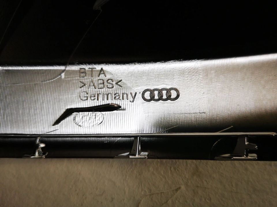 Audi TT TTS TTRS FV 8S Spiegelkappe 8S0857528C Rechts in Großrinderfeld