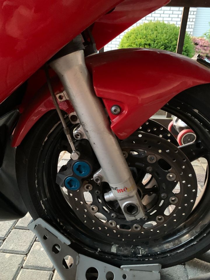 Yamaha R6 RJ3 Öhlins MyChron Akrapovic Rennstrecke in St Katharinen