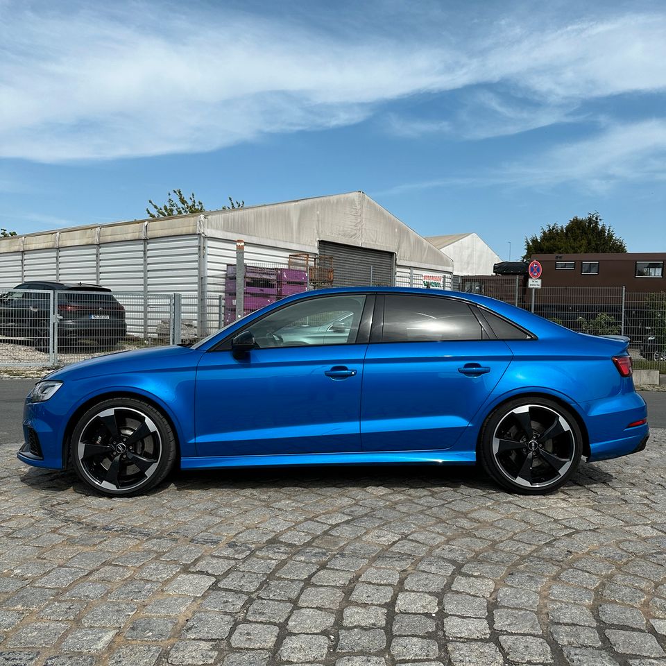 Audi RS3 8V FL | Top Zustand! | Audi Gebrauchtwagen Garantie! in Nürnberg (Mittelfr)