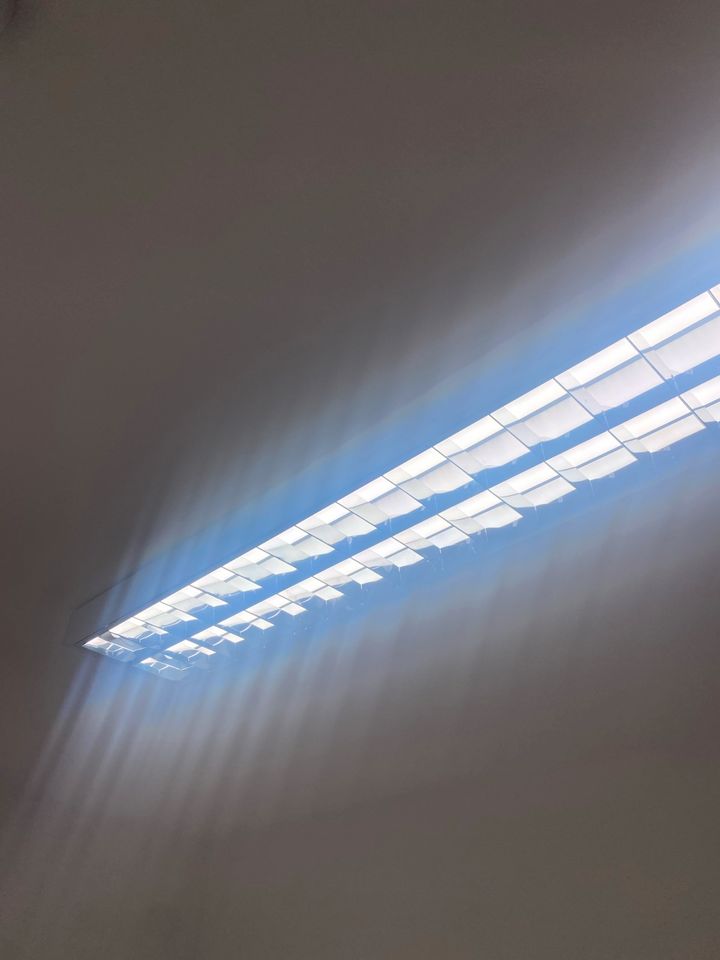 2xDeckenlampe rasterleuchte LED Rohre Büro wie neu aus Praxis LED in Bochum
