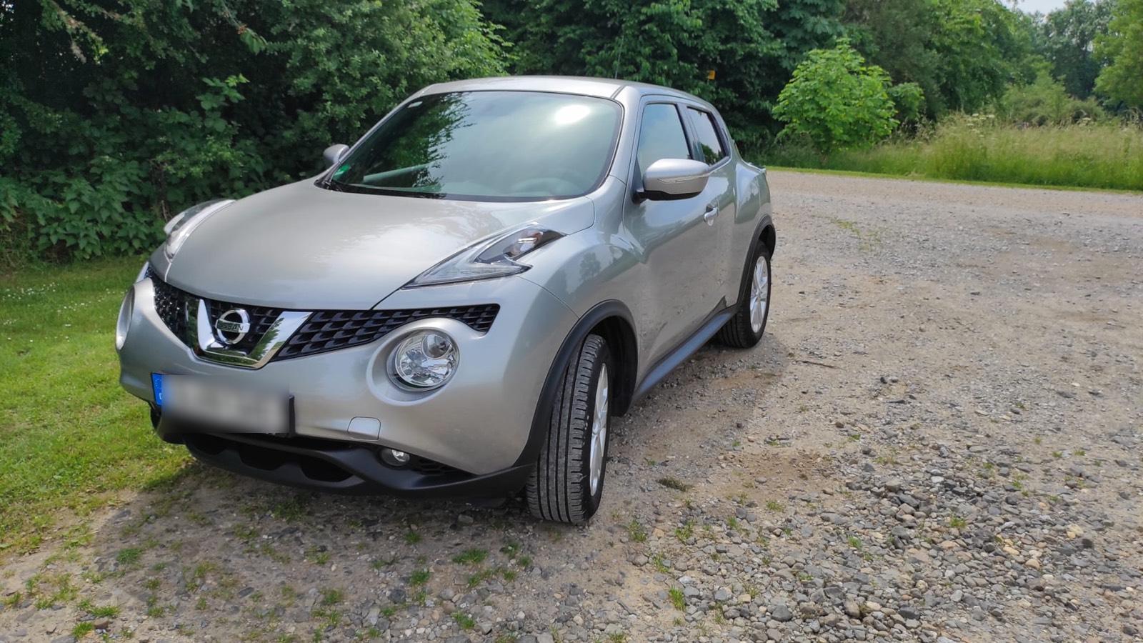 Abbildung des Autos Nissan Juke. 1 Hand (F15…