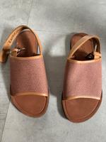 Sandalen  Damenschlappen Gr 36 Esprit Neu top Nordrhein-Westfalen - Hilden Vorschau