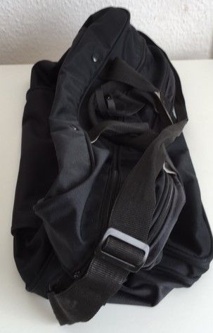 schwarze Reisetasche in Kesselsdorf