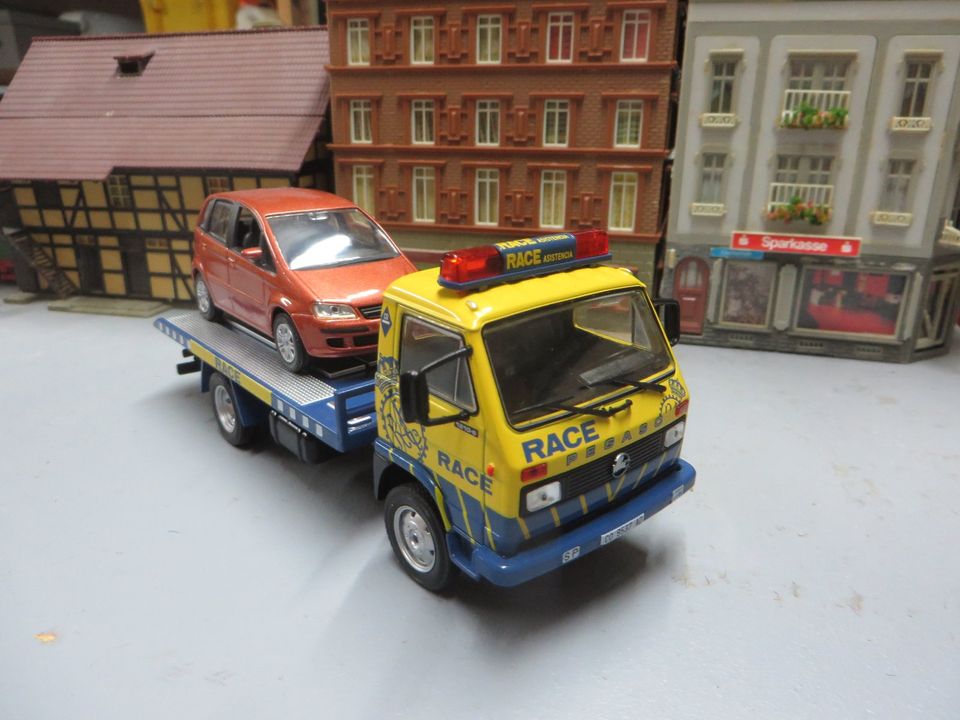 AUTOTRANSPORTER in 1:43 beladen mit FIAT Modell zus. für 30 € in Essen