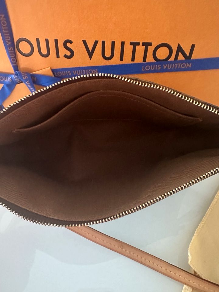 Original Louis Vuitton Pochette Accessoires Monogram in Schwetzingen