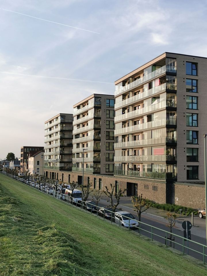 "Am neuen Hafen" 3 Zimmer mit Parkett, EBK, FBH und Balkon in Bremerhaven