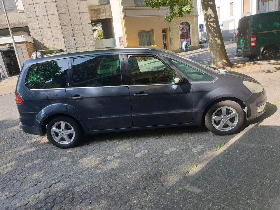 Ford galaxy mit Tüf in Düren