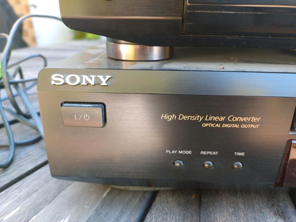 Sony Stereoanlage/ CD Player und höhenverstellbare Lautsprecher in Wiesbaden