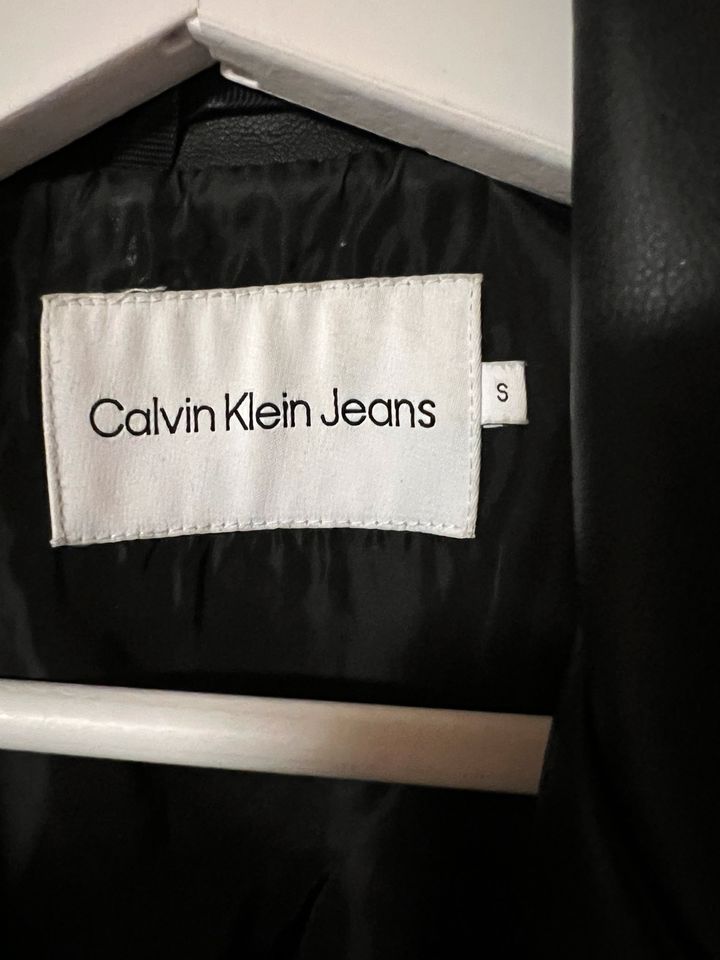 Calvin Klein Lederjacke in Endingen