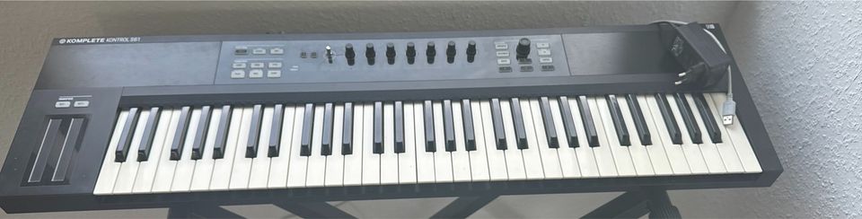 Native Instruments Komplete Kontrol S61 Midi / USB Keyboard in Berlin