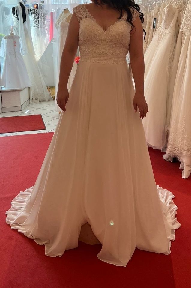 Neues Brautkleid/Hochzeitskleid in Größe 42 in Geretsried