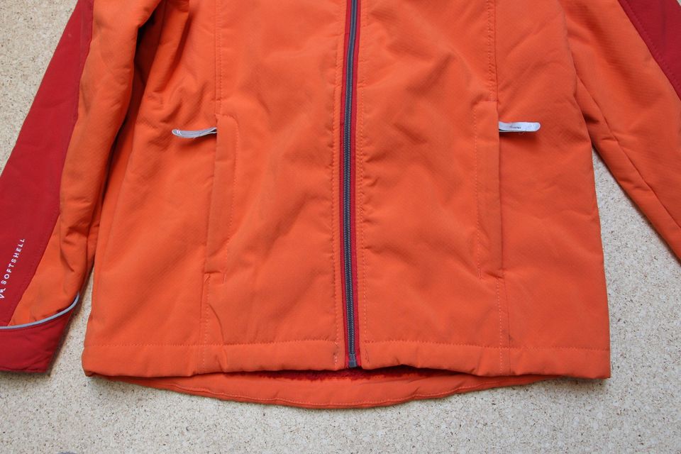 Softshelljacke gefüttert von Regatta in Größe 164 in orange + rot in Rheinstetten