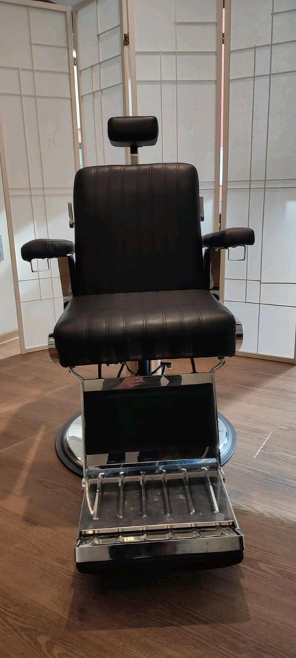 Barberstuhl /Herrenfriseur-Stuhl in Schweich