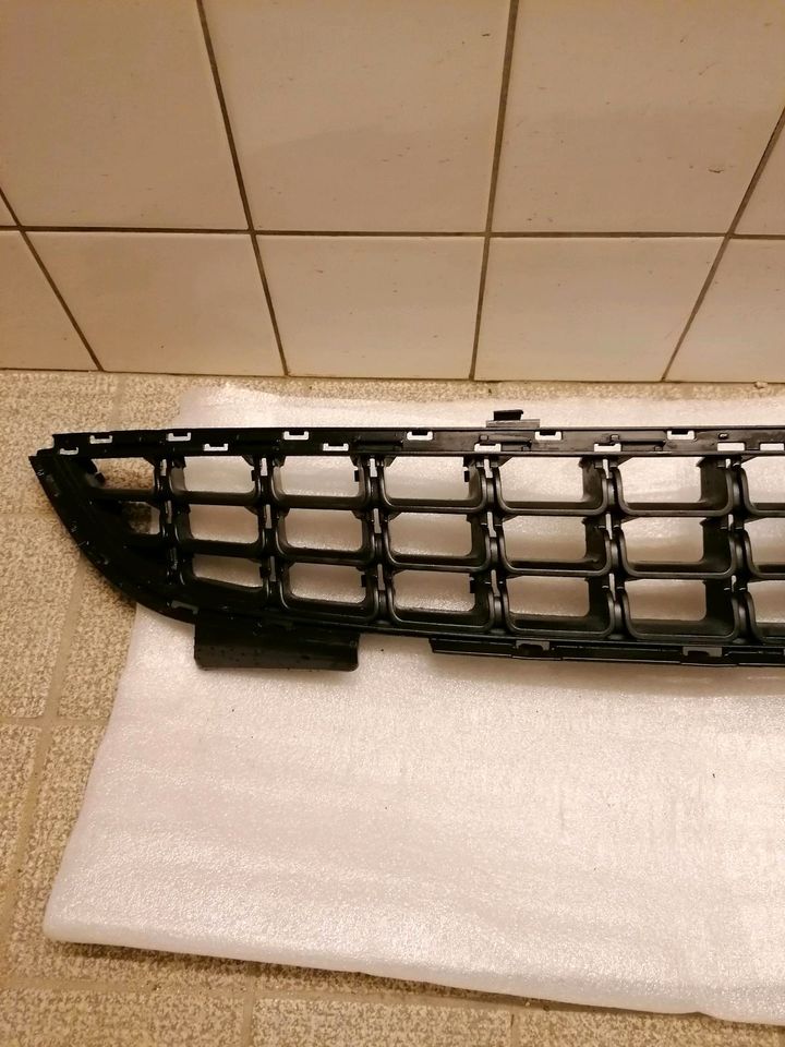 Original Opel Corsa D Stoßstangegrill unten, 13286021 in Herne