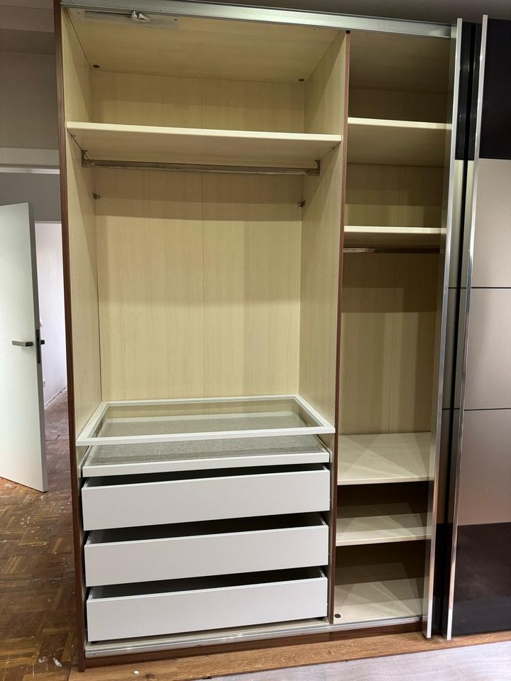 Schlafzimmer Möbel (Bett;Kommode;Nachttische;Kleiderschrank) in Ahlen