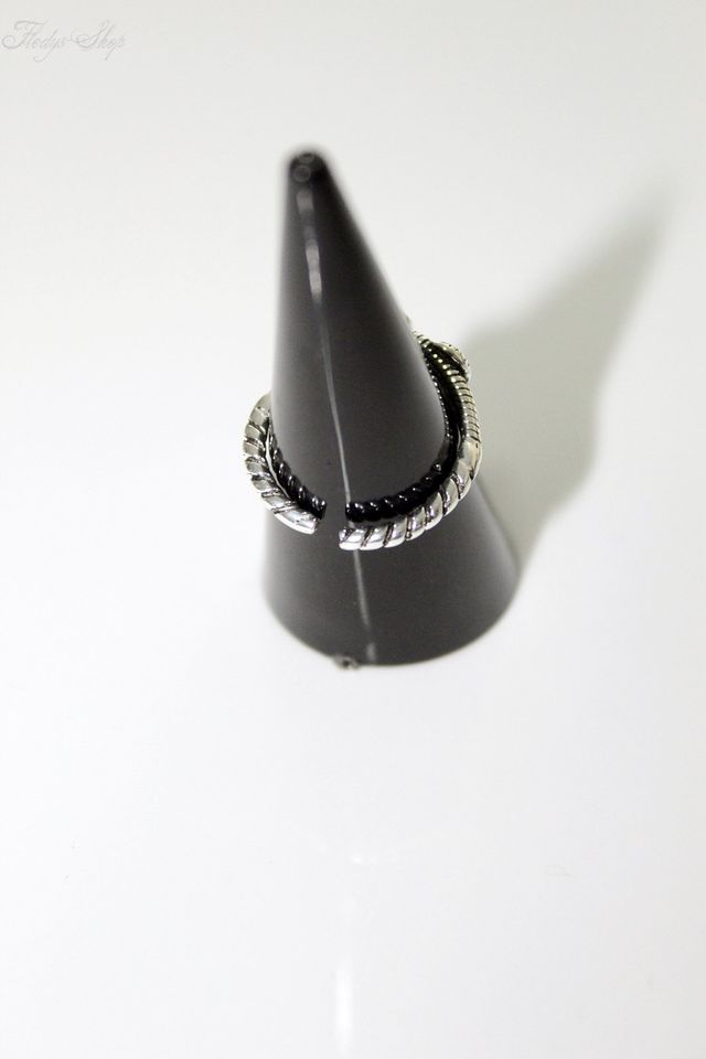 Fledys-Shop Collection Black Rose Fingerring Gothic Stil in Striegistal