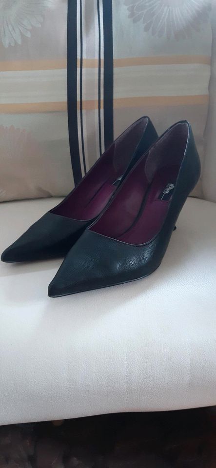 Pumps High Heels S. Oliver Größe 39 schwarz, wie neu! in Dägeling