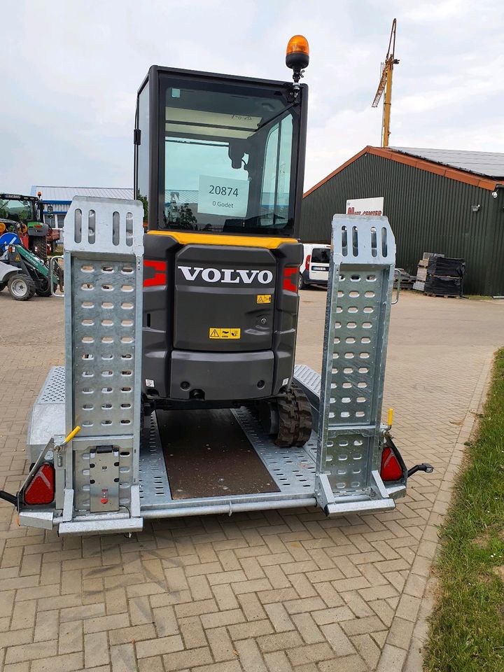 NEUGERÄT Kompaktbagger VOLVO EC18E inkl. Transportanhänger in Helmstedt