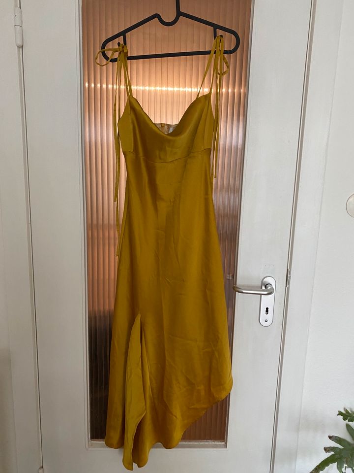 Kleid/Abendkleid in Gold in Hamburg