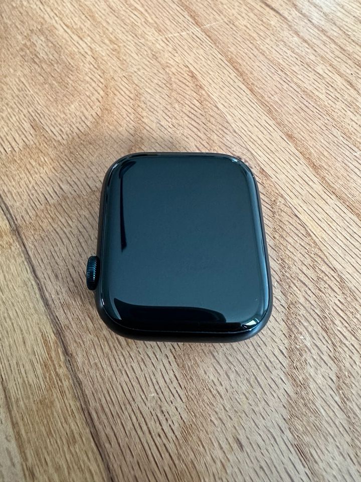 Apple Watch 7 GPS + Cellular - 45mm; Farbe: Mitternacht Schwarz in Bad Camberg